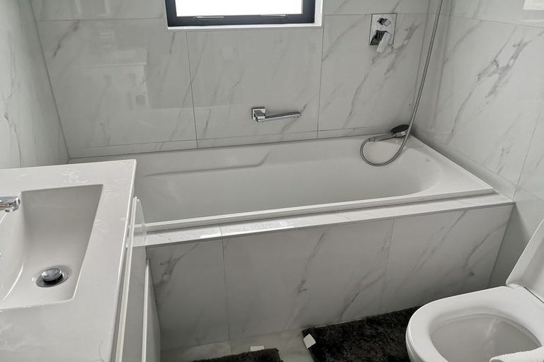 Photo of property in 9b Poruru Close, Papakura, 2110