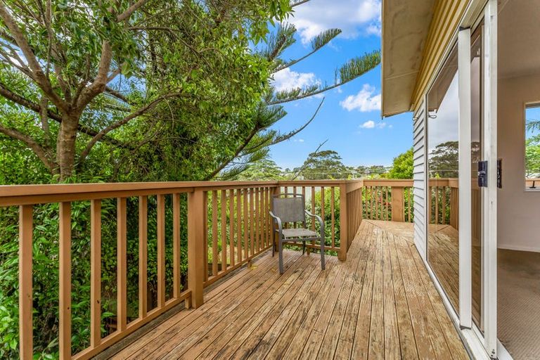 Photo of property in 2a Holiday Road, Stanmore Bay, Whangaparaoa, 0932