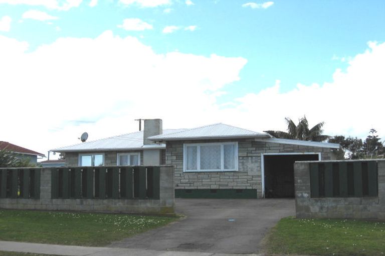 Photo of property in 22 Aotea Street, Castlecliff, Whanganui, 4501
