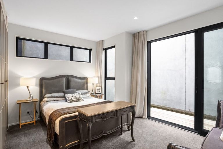 Photo of property in 14 Shalimar Crescent, Khandallah, Wellington, 6035