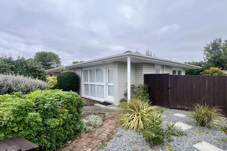 Photo of property in 2/5 Sarabande Avenue, Redwood, Christchurch, 8051