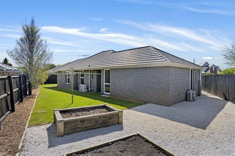 Photo of property in 9 Parkwood Place, Parklands, Christchurch, 8083