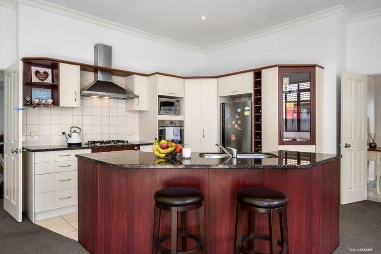 Photo of property in 5 Sayes Close, East Tamaki, Auckland, 2013