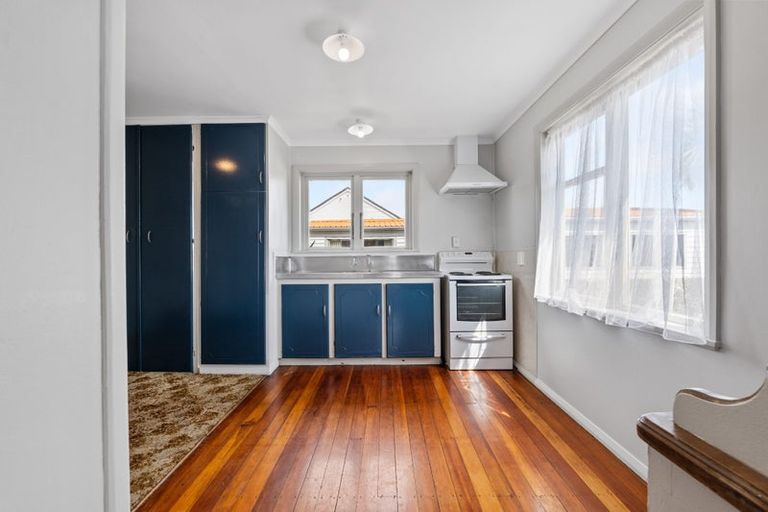 Photo of property in 4 Holford Street, Westown, New Plymouth, 4310