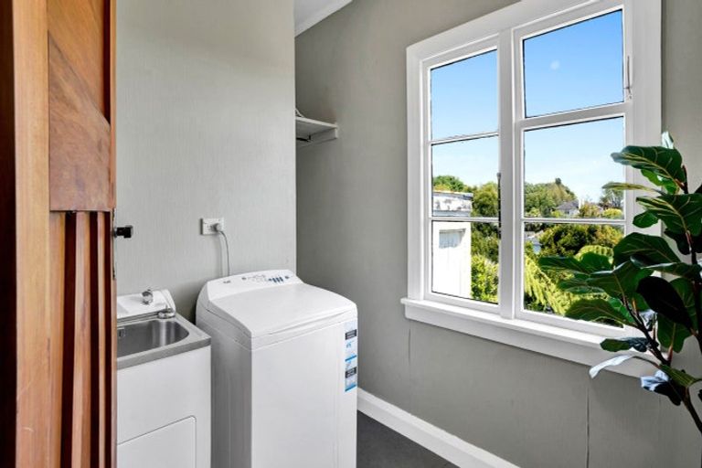 Photo of property in 32 Victoria Road, New Plymouth, 4310