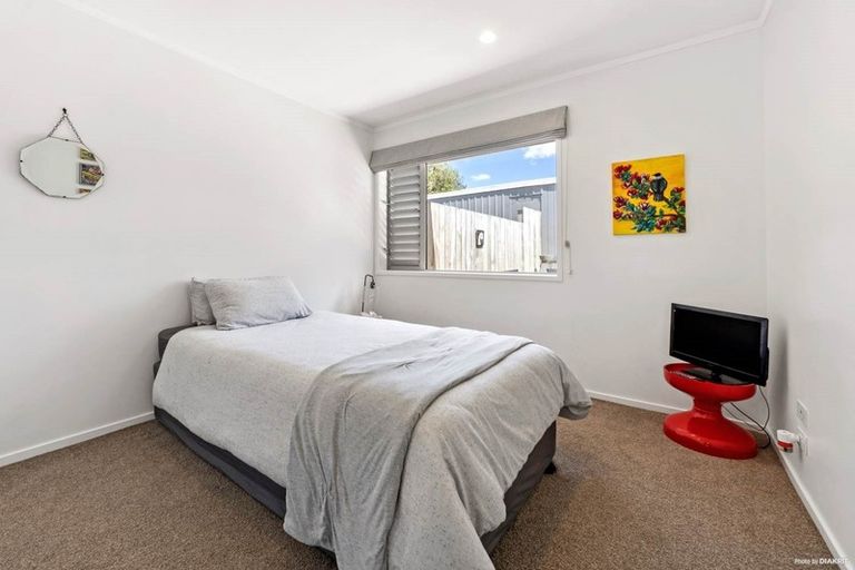 Photo of property in 2/6 Poseidon Place, Half Moon Bay, Auckland, 2012