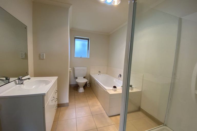 Photo of property in 37 Nimstedt Avenue, Oteha, Auckland, 0632