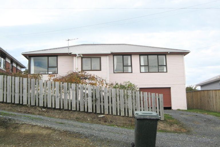 Photo of property in 16 Newarp Street, Balclutha, 9230