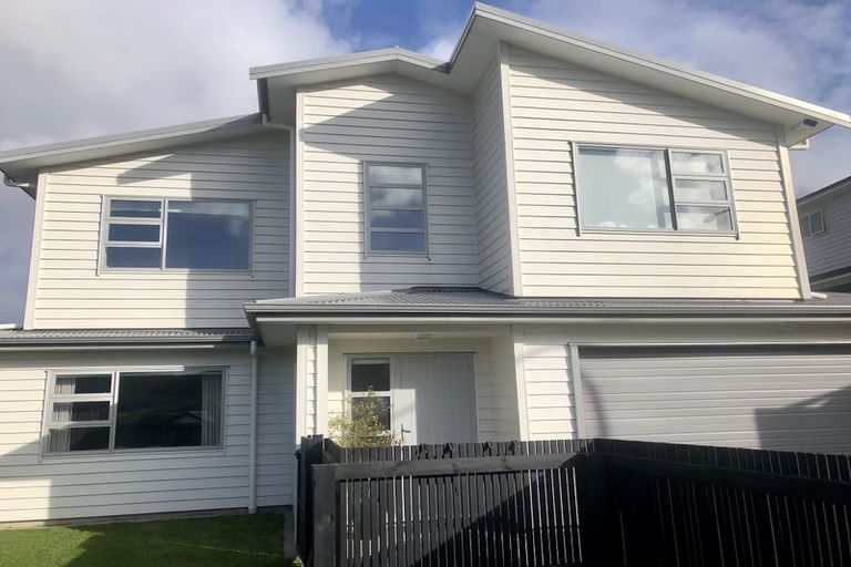 Photo of property in 120 Amesbury Drive, Churton Park, Wellington, 6037