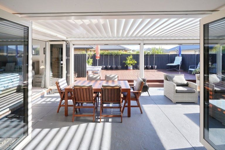 Photo of property in 2/4 Wineberry Avenue, Amberley, 7410