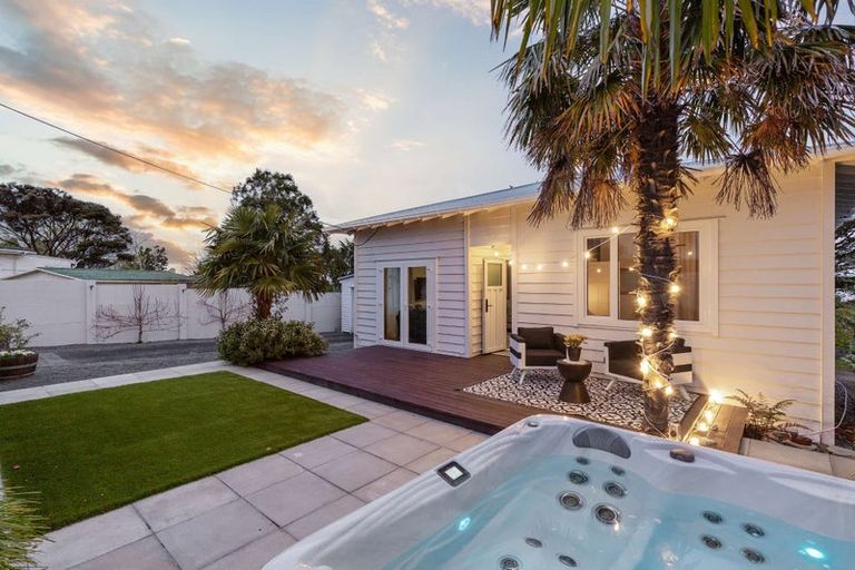 Photo of property in 54 Rangatira Road, Beach Haven, Auckland, 0626