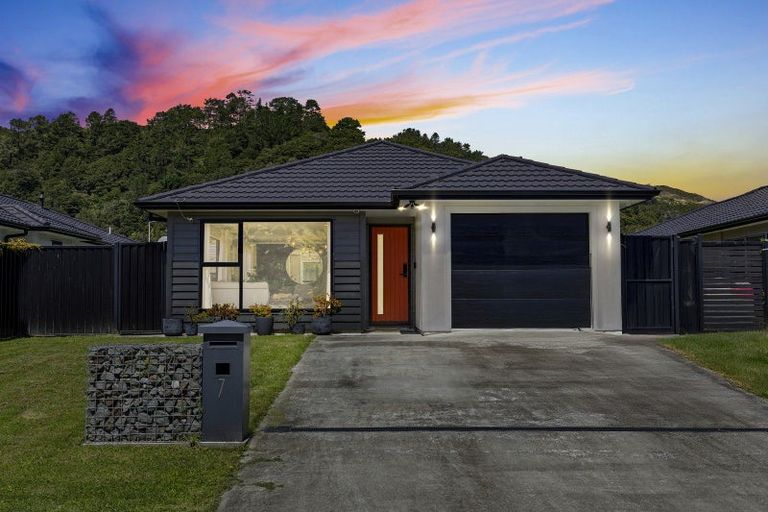 Photo of property in 7 Buddle Road, Wallaceville, Upper Hutt, 5018