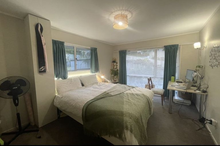 Photo of property in 28 Gretel Place, Hillcrest, Auckland, 0627