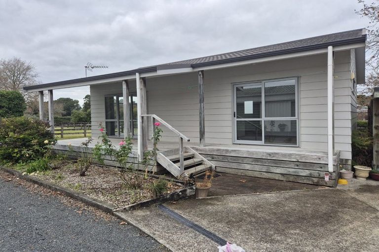 Photo of property in 18 Koraha Road, Kumeu, 0892