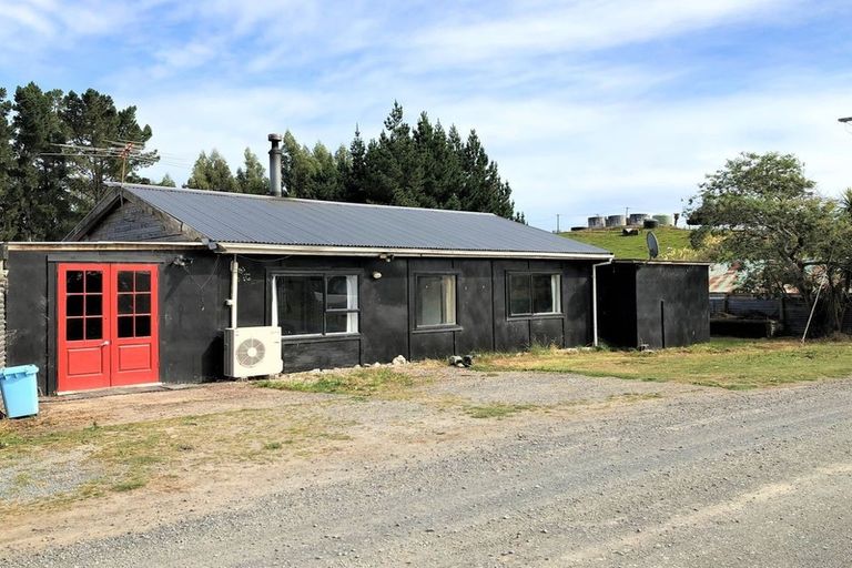 Photo of property in 54 Nore Street, Waihola, Milton, 9073