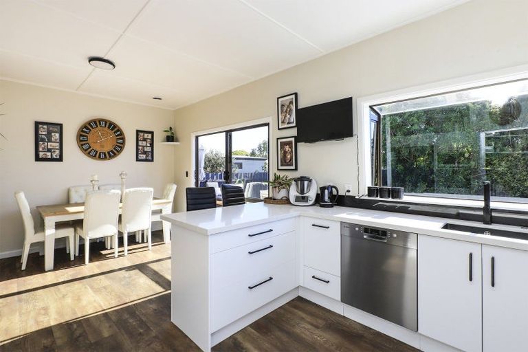 Photo of property in 118a Tait Drive, Greenmeadows, Napier, 4112