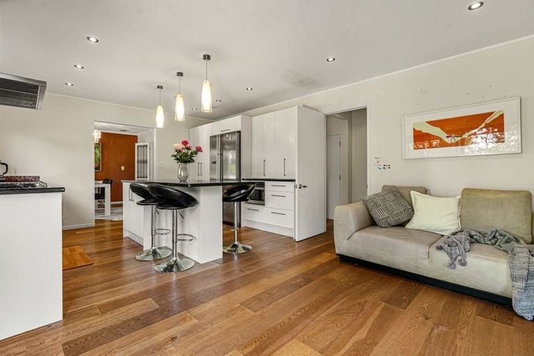 Photo of property in 98 Onetaunga Road, Chatswood, Auckland, 0626