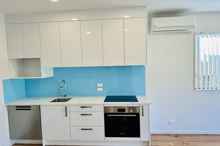 Photo of property in 23c Crystal Avenue, Glendene, Auckland, 0602