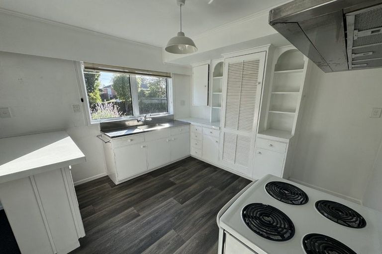 Photo of property in 1 Nikau Road, Waikanae, 5036