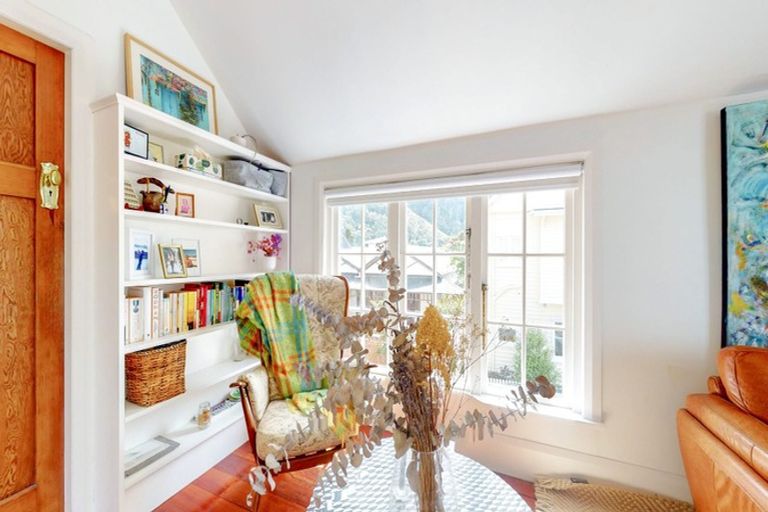 Photo of property in 17 Selwyn Terrace, Thorndon, Wellington, 6011