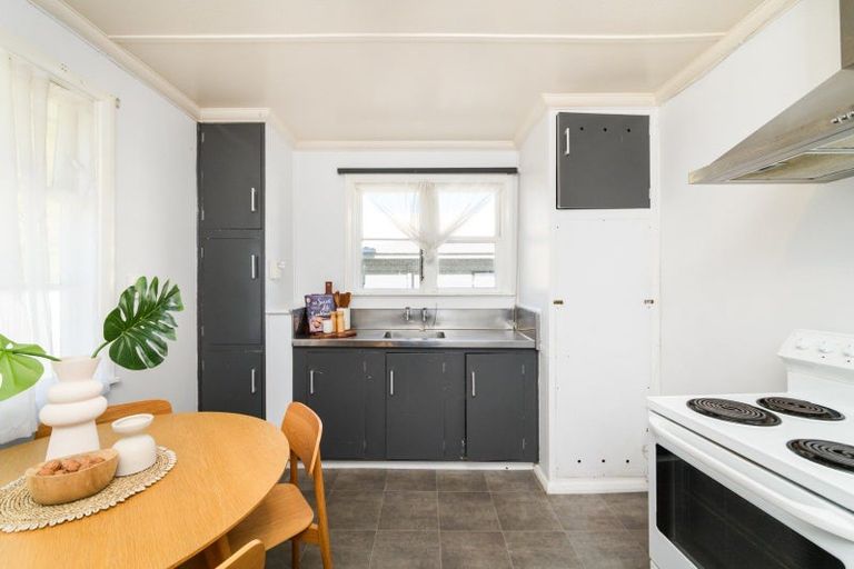Photo of property in 660 Featherston Street, Roslyn, Palmerston North, 4414
