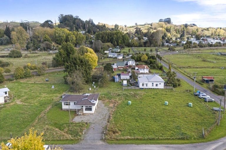 Photo of property in 14 Gordon Terrace, Hunterville, 4730