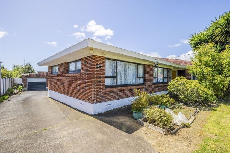 Photo of property in 1/6 Buckingham Crescent, Manukau, Auckland, 2025