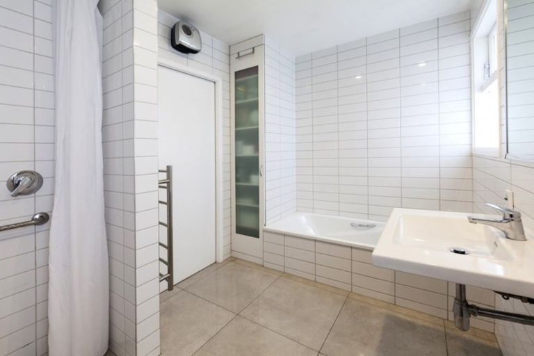 Photo of property in 17 Mcdougall Avenue, St Albans, Christchurch, 8014