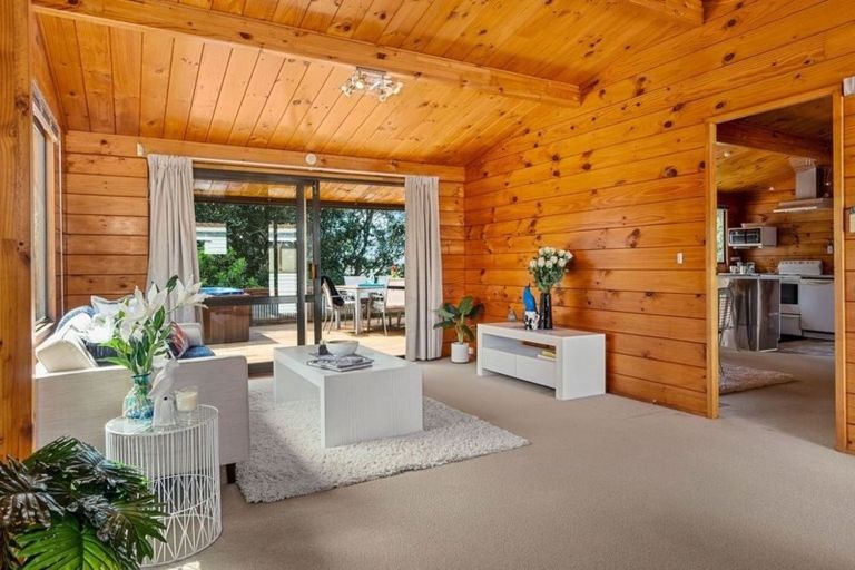 Photo of property in 156 Oaktree Avenue, Browns Bay, Auckland, 0630