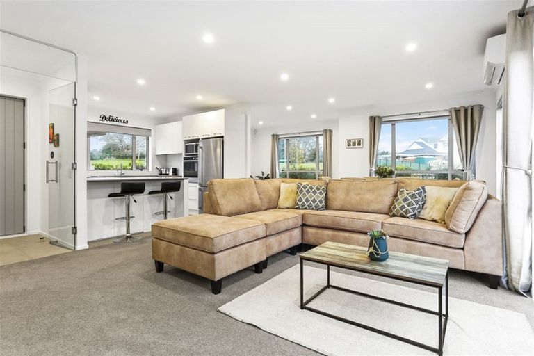 Photo of property in 39 Forbes Mccammon Drive, Swanson, Auckland, 0614