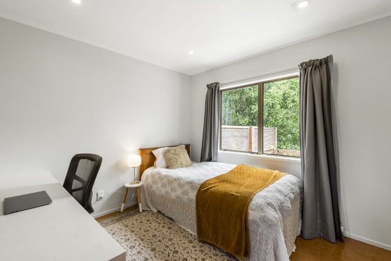 Photo of property in 5 Saddleback Rise, Murrays Bay, Auckland, 0630