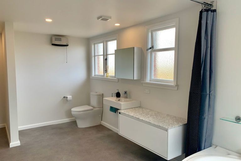 Photo of property in 7 Straven Road, Riccarton, Christchurch, 8011