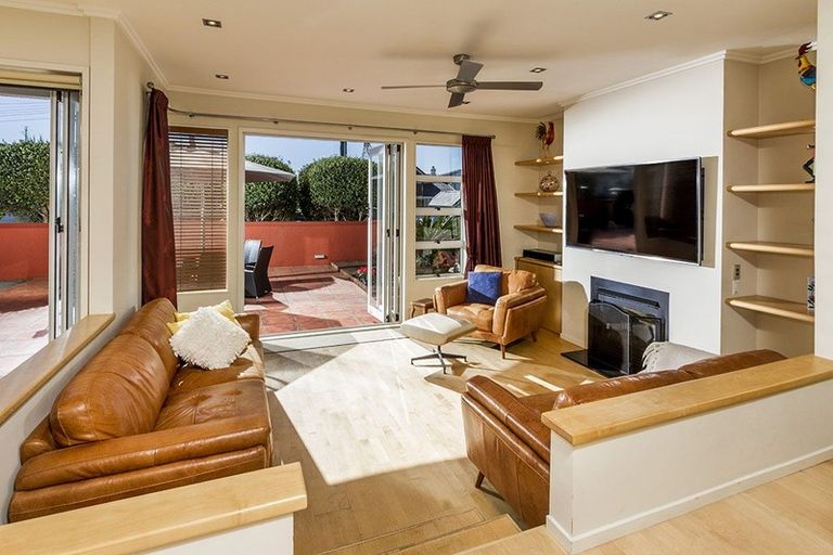 Photo of property in 1/2 Holiday Road, Milford, Auckland, 0620