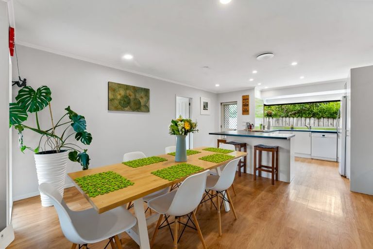 Photo of property in 19 Rosella Grove, Waimauku, 0812