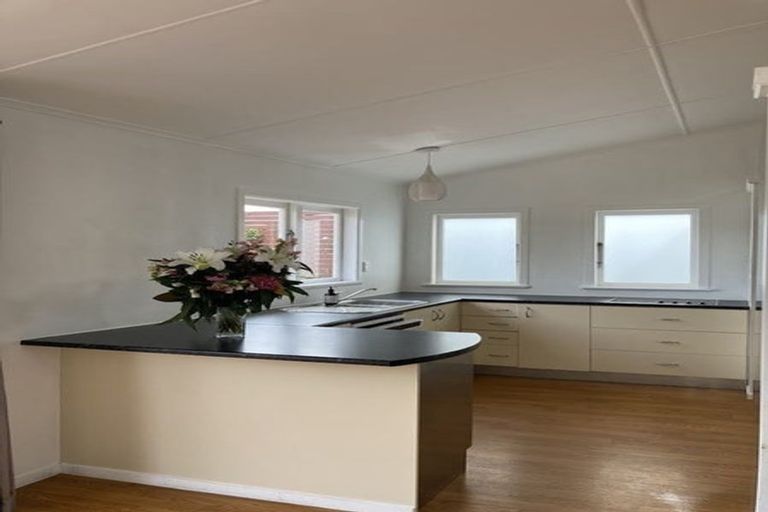 Photo of property in 18 Kent Terrace, Riverhead, 0820