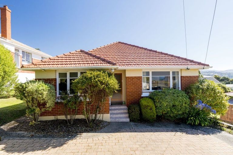 Photo of property in 122 Easther Crescent, Kew, Dunedin, 9012