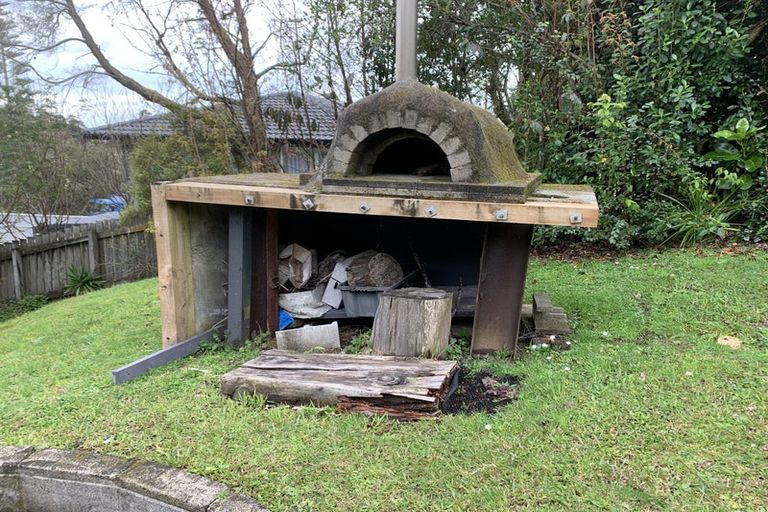 Photo of property in 38 Staincross Street, Green Bay, Auckland, 0604