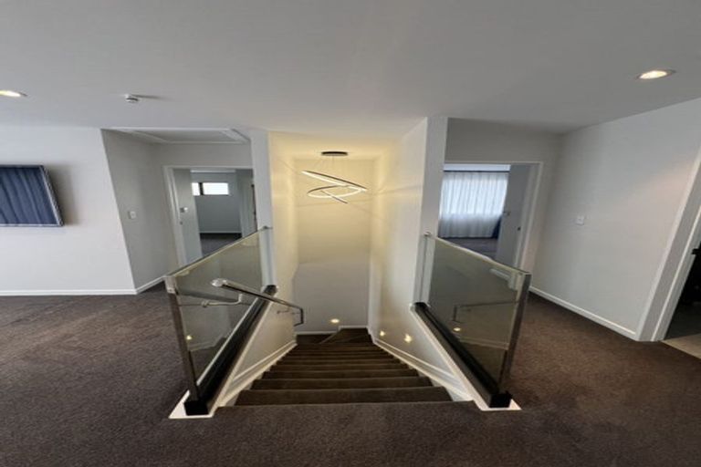 Photo of property in 14a September Place, Forrest Hill, Auckland, 0620