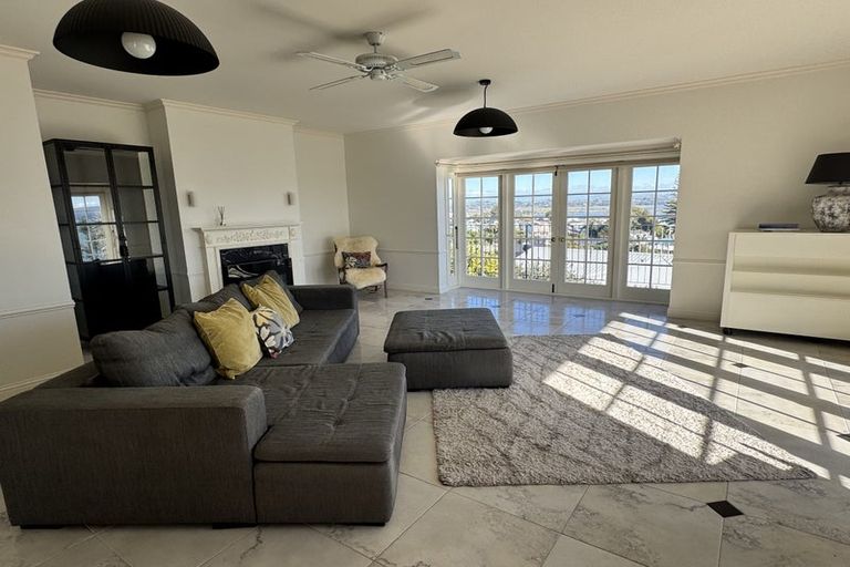 Photo of property in 14 Roslyn Road, Bluff Hill, Napier, 4110