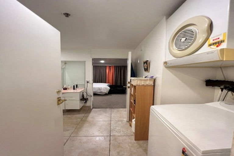 Photo of property in Courtenay Apartments, 504/120 Courtenay Place, Te Aro, Wellington, 6011