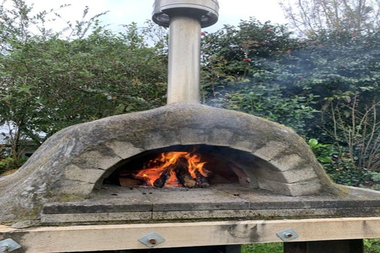 Photo of property in 38 Staincross Street, Green Bay, Auckland, 0604