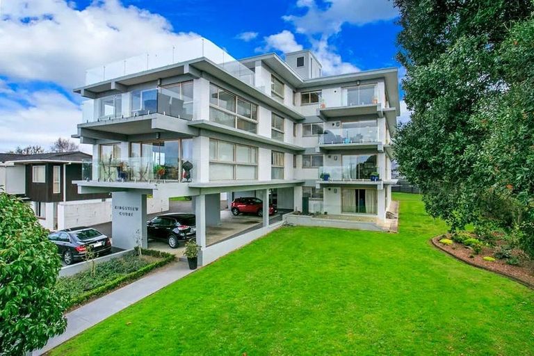 Photo of property in 1/6 Bruce Street, Northcote Point, Auckland, 0627