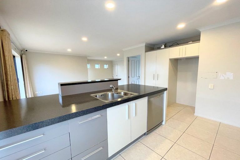 Photo of property in 12 Oakville Avenue, Flat Bush, Auckland, 2016