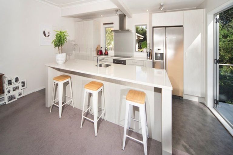 Photo of property in 44 Minnehaha Avenue, Titirangi, Auckland, 0604