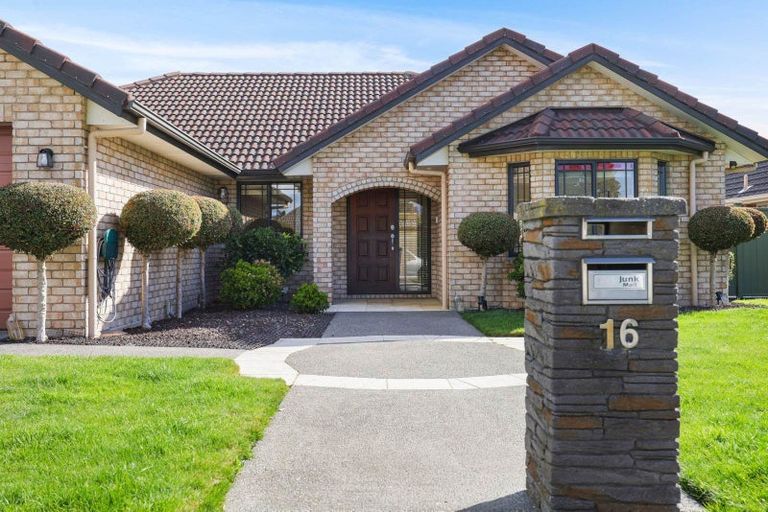 Photo of property in 16 Erceg Way, Rosehill, Papakura, 2113