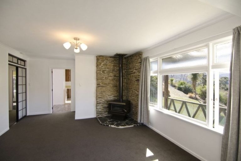 Photo of property in 89 Branxholm Street, Roxburgh, 9500