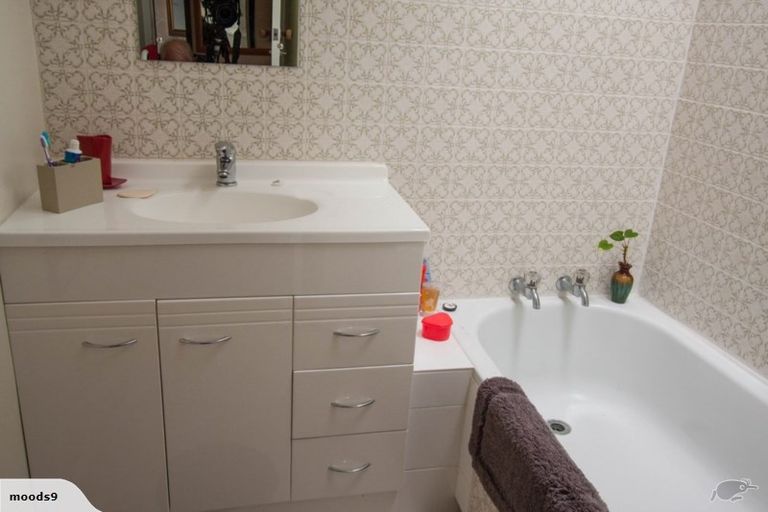 Photo of property in 2/51 View Road, Henderson, Auckland, 0612