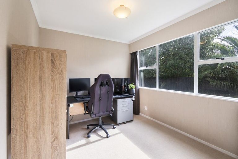 Photo of property in 21 Palliser Place, Milson, Palmerston North, 4414