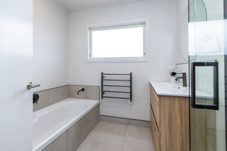 Photo of property in 2 Mears Road, St Andrews, Hamilton, 3200