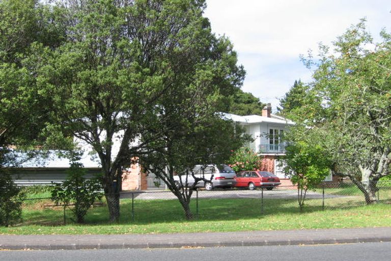 Photo of property in 98 Godley Road, Green Bay, Auckland, 0604